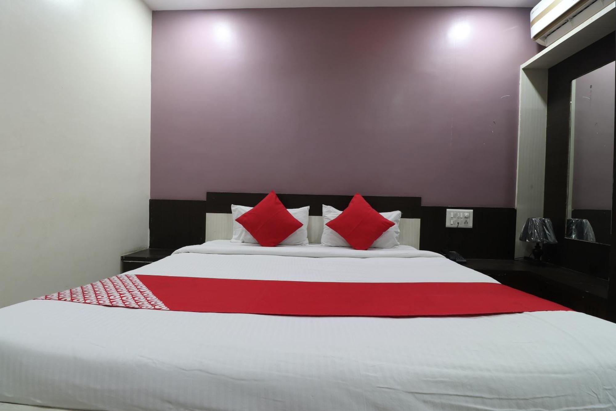 Hotel O Shri Sai Niwara Lodge Dhule Eksteriør bilde