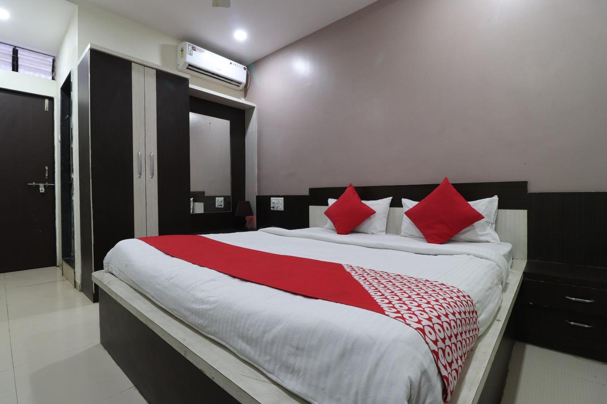 Hotel O Shri Sai Niwara Lodge Dhule Eksteriør bilde